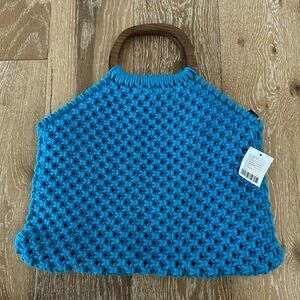 NWT! Urban Outfitters turquoise woven crochet handbag with wooden handles